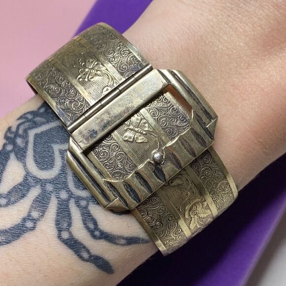 💛 Antique Silver Plated Buckle Butterfly Flower Bracelet - Picture 5 of 6